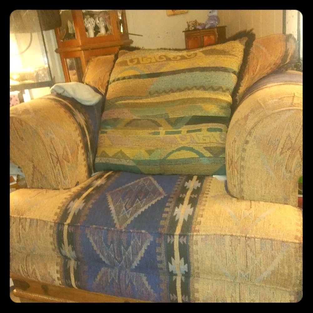 over sized big chair with marching big pillow
